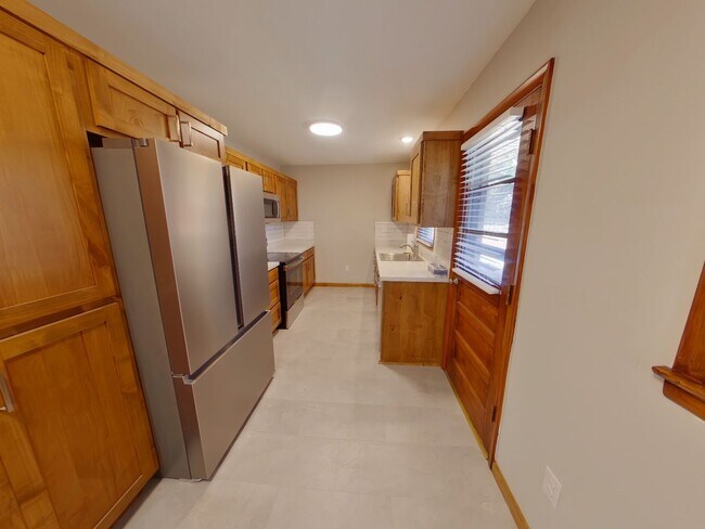 Building Photo - 2122 S Chautaqua