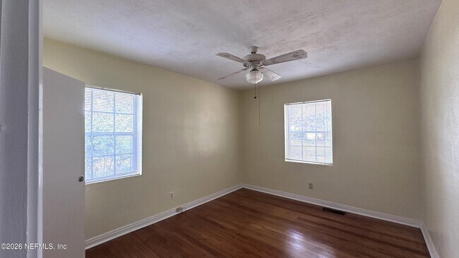 Building Photo - 2836 Ionic Ave