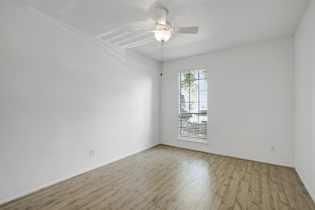 Building Photo - 2475 Underwood St