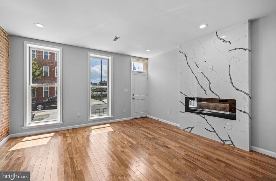 Building Photo - 1704 E Chase St