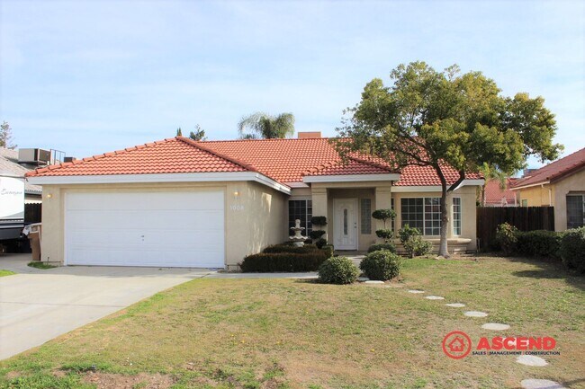 Primary Photo - Amazing 4 Bedroom Home with Attached Garage!