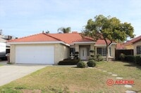 Building Photo - Amazing 4 Bedroom Home with Attached Garage!