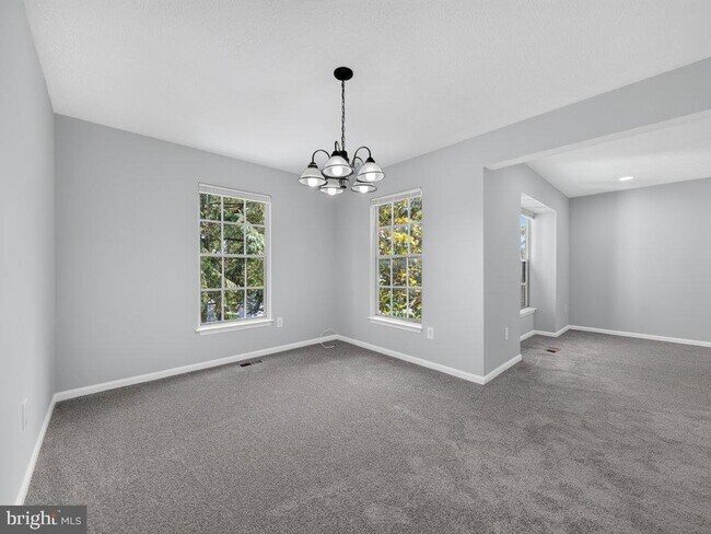 Building Photo - 801 High Plain Dr