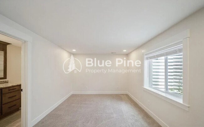 Building Photo - 184 Galena Smt