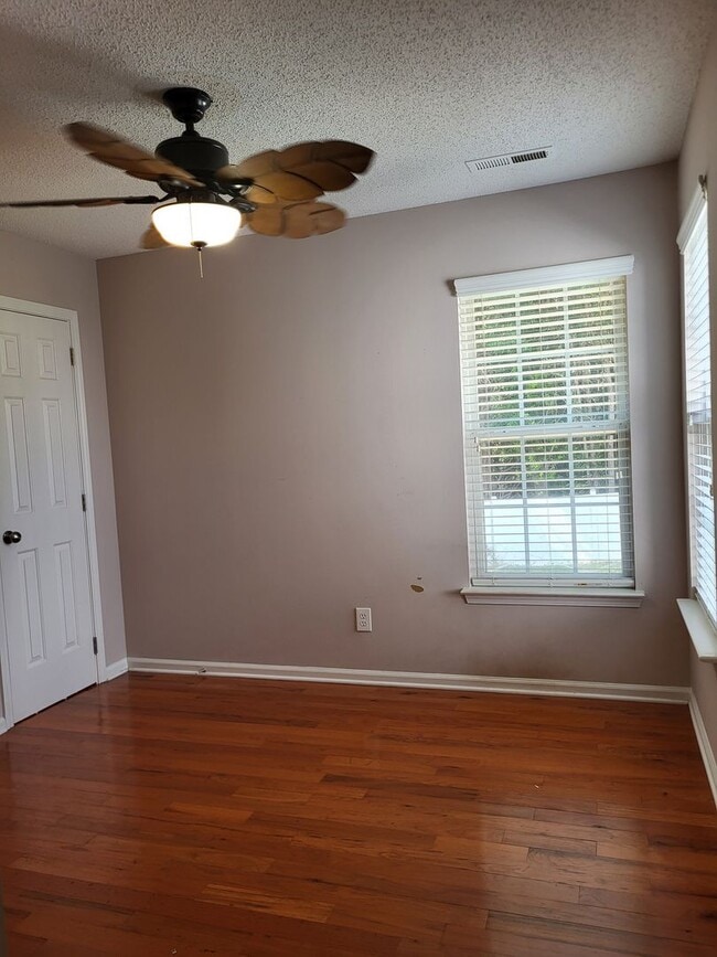 Building Photo - 4 bedroom  home in Charlotte