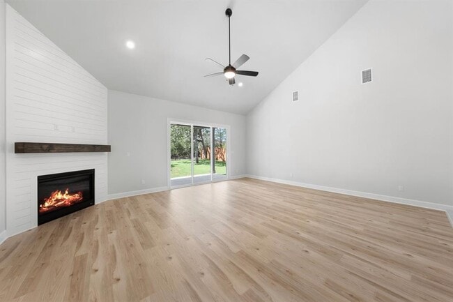 Building Photo - 158 Loysoya St