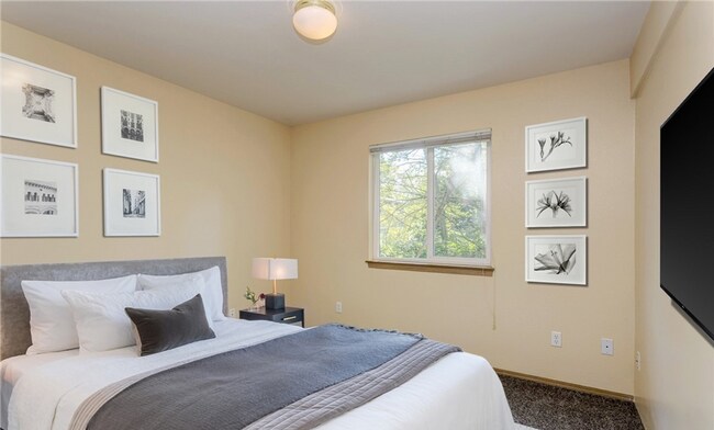 Building Photo - 2126-2128 Harris Ave