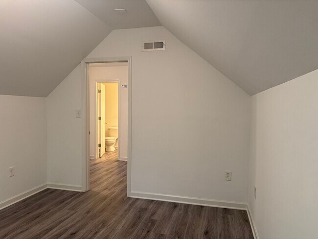 Building Photo - Three Bedroom Townhouse in Sherrills Ford with Bonus Room