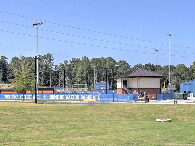 Building Photo - 4512 Woodlawn Lake Dr