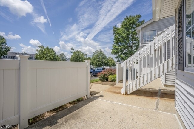 Building Photo - 29 Cheswich Ct