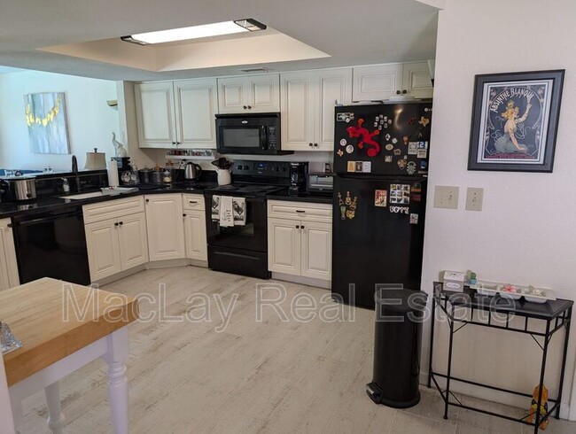 Building Photo - 9223 S 45th Pl
