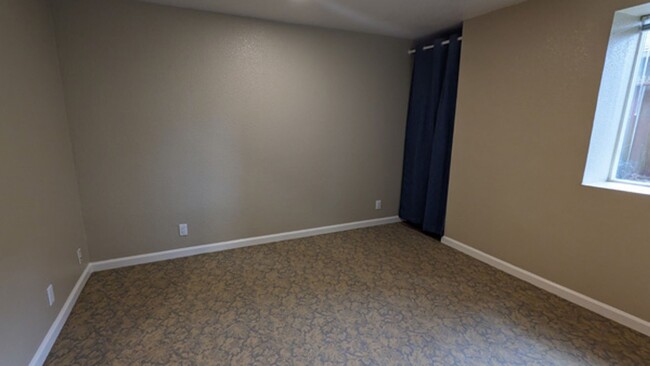 Building Photo - 2/1 apartment next to Cal Poly, all utilit...