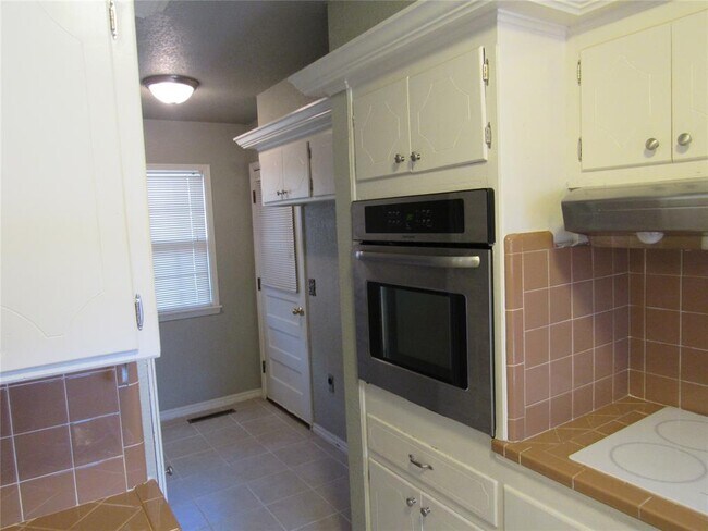 Building Photo - 9909 Sunnymeade Pl