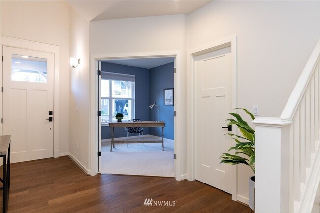 Building Photo - 4 Bedroom Oversized Home in Mountlake Terrace- Office Space and Charging Station