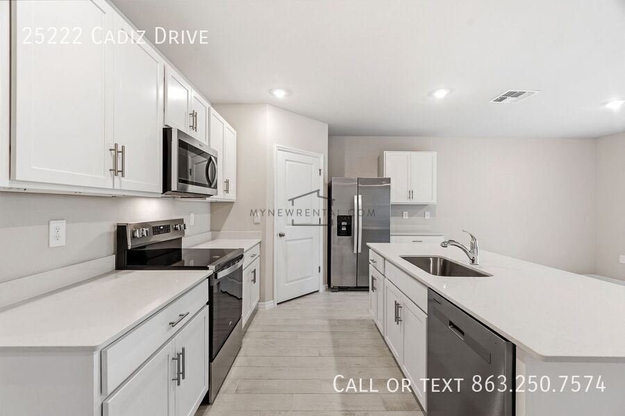 Building Photo - 25222 Cadiz Dr