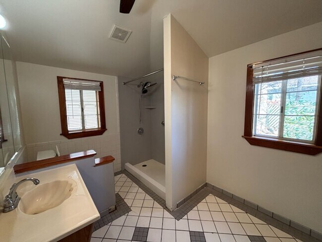 Building Photo - 4412 Mobley Ave