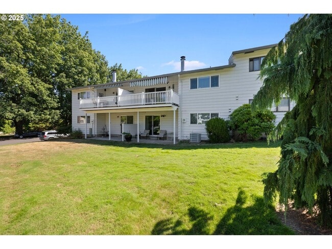 Building Photo - Bright and Open 1,638 SqFt Home Featuring Fireplace, Updated Kitchen & Scenic Outdoor Views ***Wa...