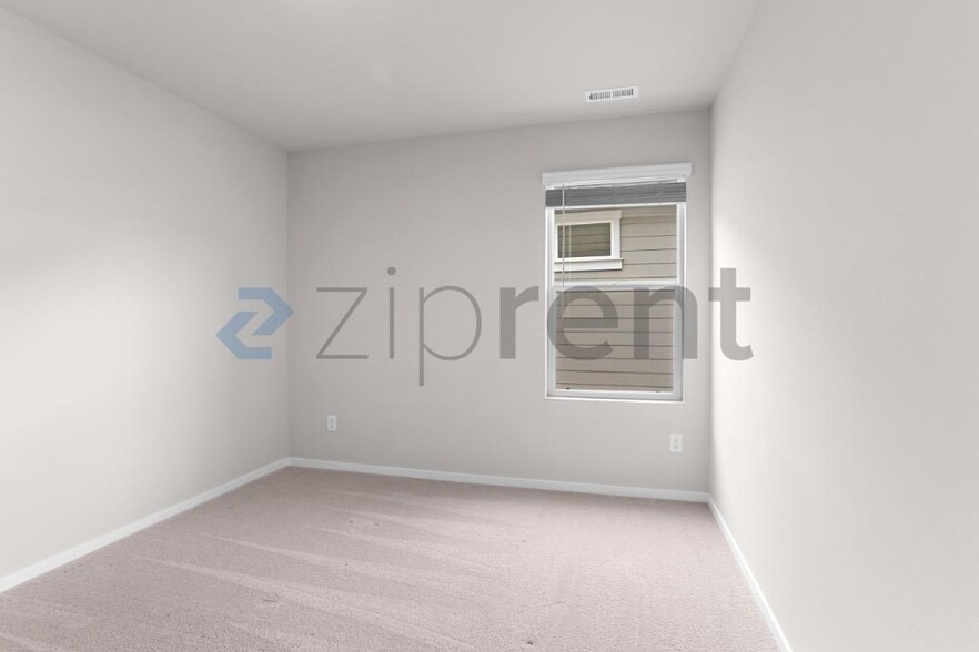 Building Photo - Unit