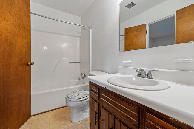 Building Photo - 2223 Bowlin Ct