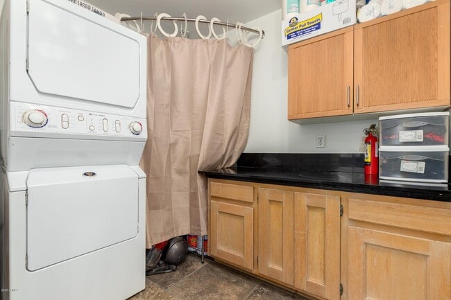 Building Photo - 6825 E Virginia Ave