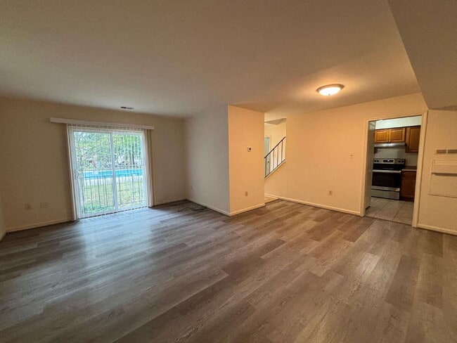 Building Photo - Charming Townhome in Prime Annandale Location