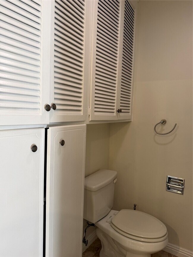 Building Photo - 5301 Balboa Blvd