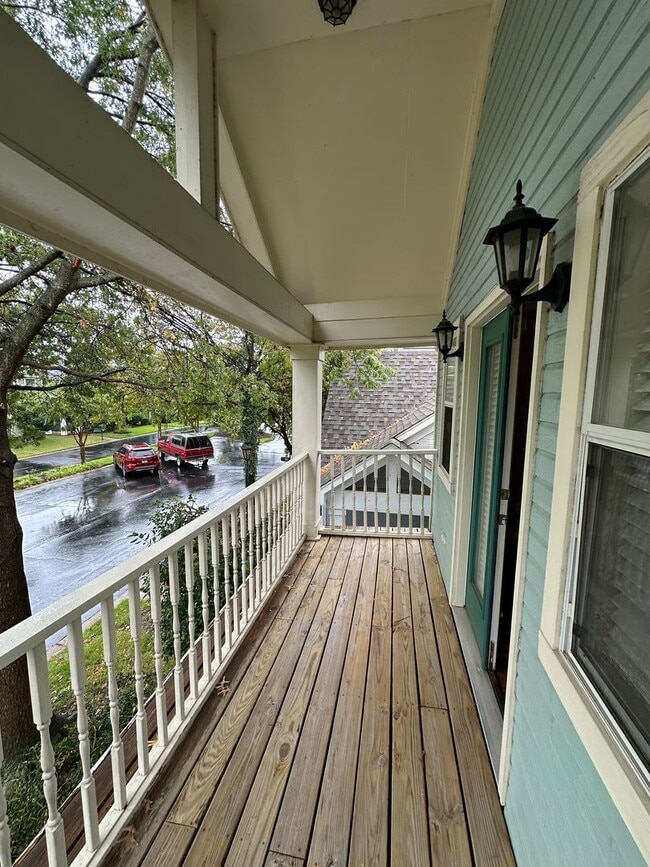 Building Photo - Beautiful 3br/2.5ba home in Harbor Town! Balcony off Primary Bedroom! Pets are owners approval, f...
