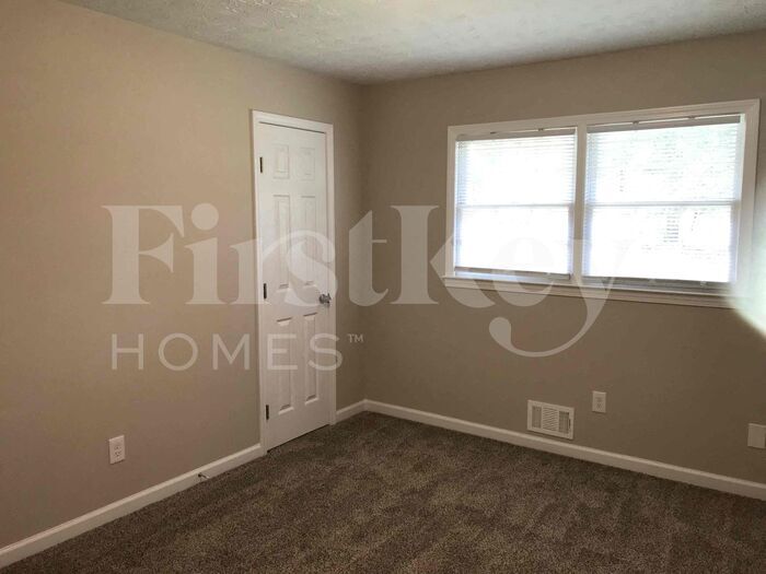 Building Photo - 5705 Hiram Lithia Springs Rd SW