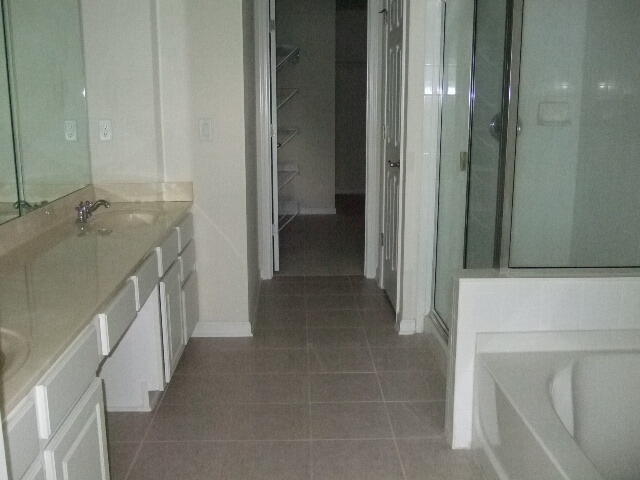 Building Photo - 11177 Castlemain Cir W