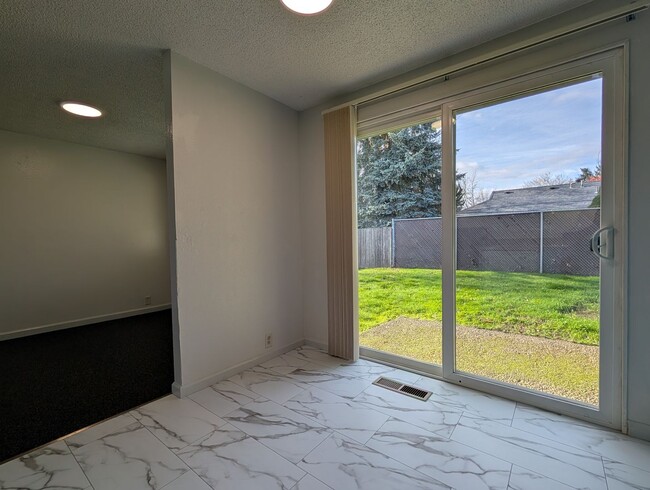 Building Photo - Newly Renovated 3-Bedroom, 1.5-Bath in Fantastic Neighborhood- Sheldon HS District