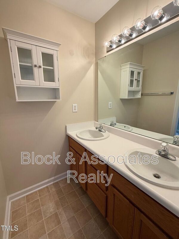Building Photo - 404 Springside Dr