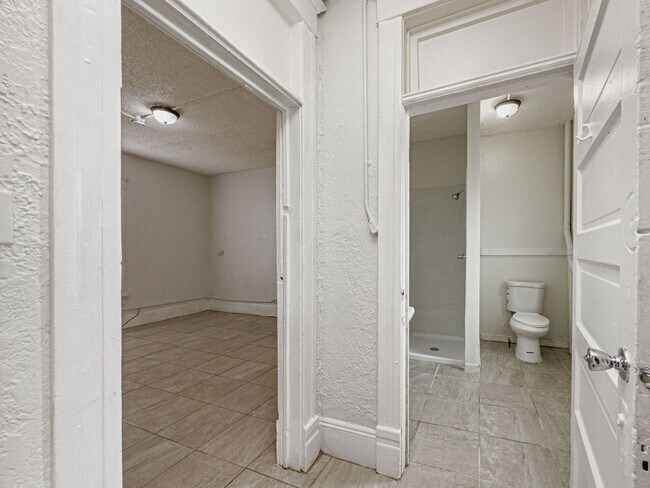 Building Photo - 809 N Virginia St