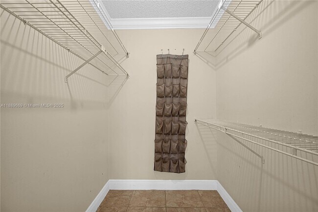 Building Photo - 8120 Geneva Ct