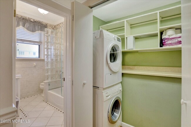 Building Photo - 1 Roseld Ave