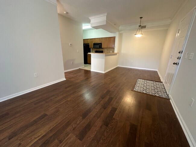 Building Photo - Second Floor 1/1 in Gated Palm Beach Gardens Community