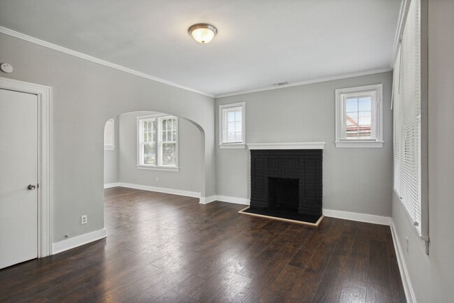 Building Photo - 901 E 37th St