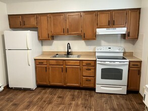 Building Photo - Spacious 2-Bedroom Living in a Quiet Community!