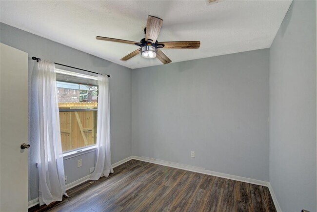Building Photo - 16322 Chimneystone Dr
