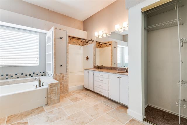 Building Photo - 8110 Regatta Dr