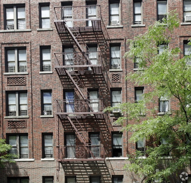 Building Photo - 2541 Olinville Ave