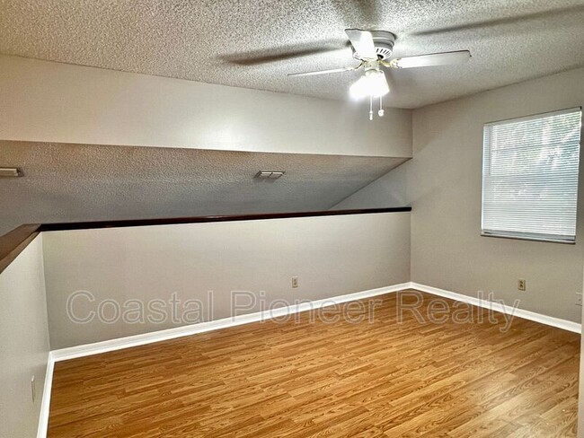 Building Photo - 6120 Silkdale Ct
