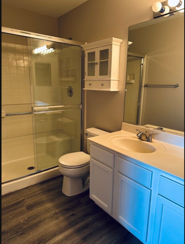 Building Photo - 709 Blossom Ct