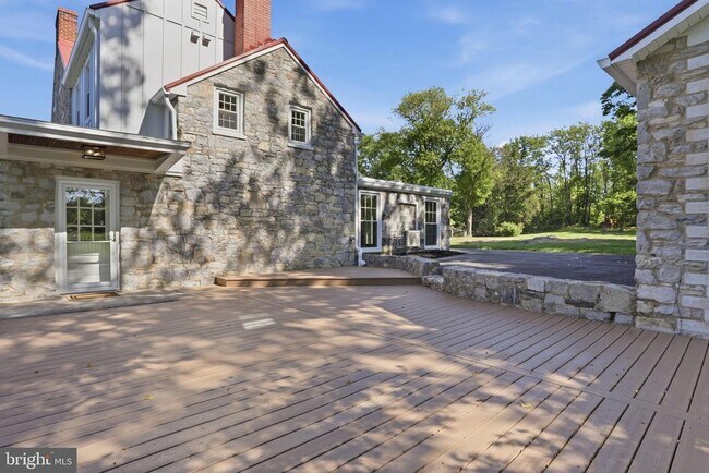 Building Photo - 8805 Reichard Rd
