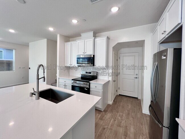 Building Photo - 1526 Woodhill Ln