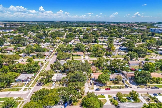 Building Photo - 4704 W Wyoming Ave