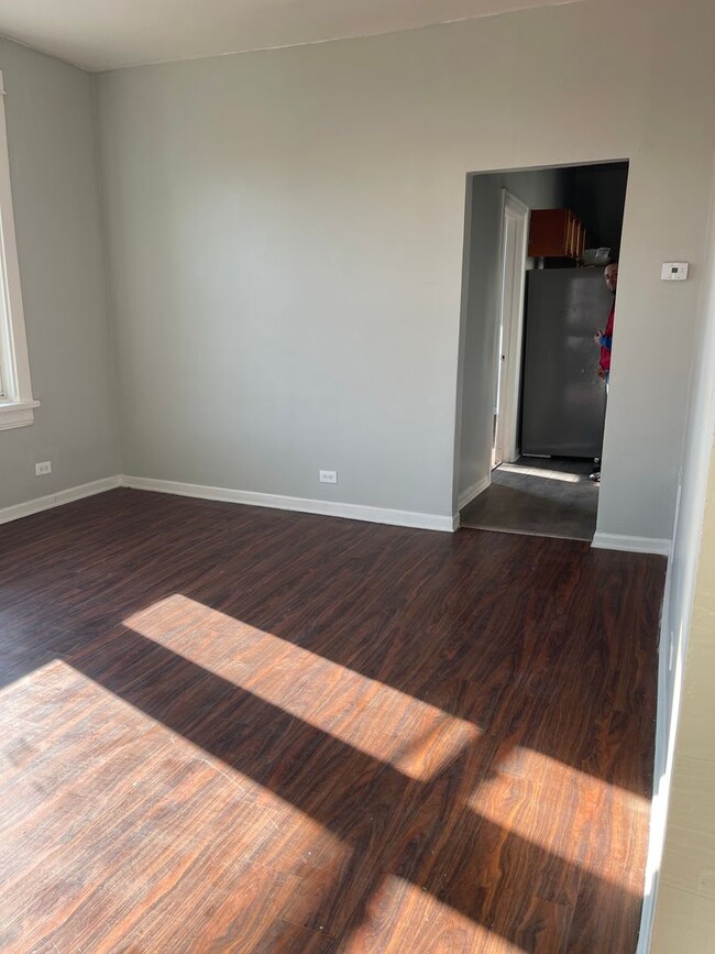 Building Photo - 3 Bedroom Unit with a Great Management Com...