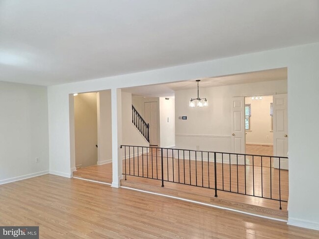 Building Photo - 5814 Tudor Ln