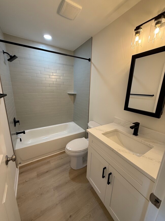 Upstairs beautiful bathroom with custom tile - 113 Catoctin Cir NE