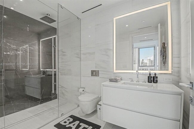 Building Photo - 300 Biscayne Blvd Way