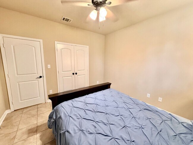 Building Photo - 39122 Bayou View Ave